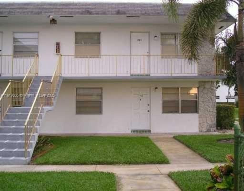 Photo of 6201 SW 37th St #113, Davie, FL 33314 (MLS # A11817855)