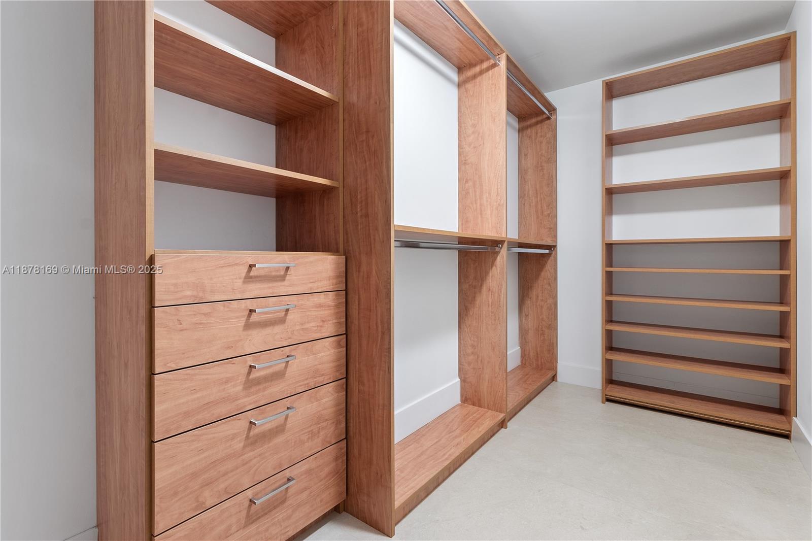 THE HARBOUR SOUTH CONDO - Residential