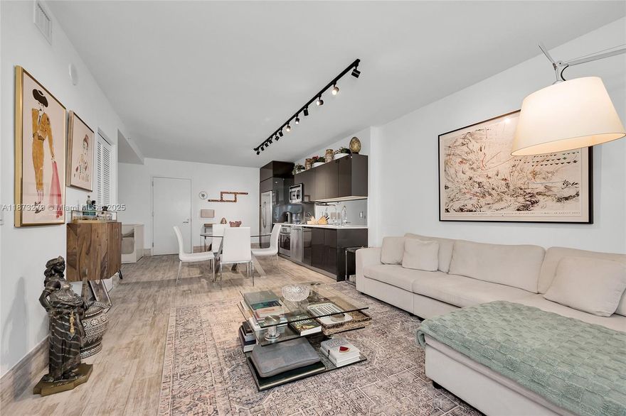 Located in the heart of Brickell, this pristine residence offers the ultimate in city living. Just steps away from the Metromover, one block from Brickell City Center, and half a block from Miami River, the location is unmatched with easy access from inside or outside Brickell. The unit sits on a low floor, perfect for anyone who refers convenience and easy access to the ground level or is not a fan of heights. recently refurnished, the unit is in excellent condition and move-in ready. Building allows for 30-day minimum rentals. 12 a year, perfect for an investor or someone looking for a city retreat.