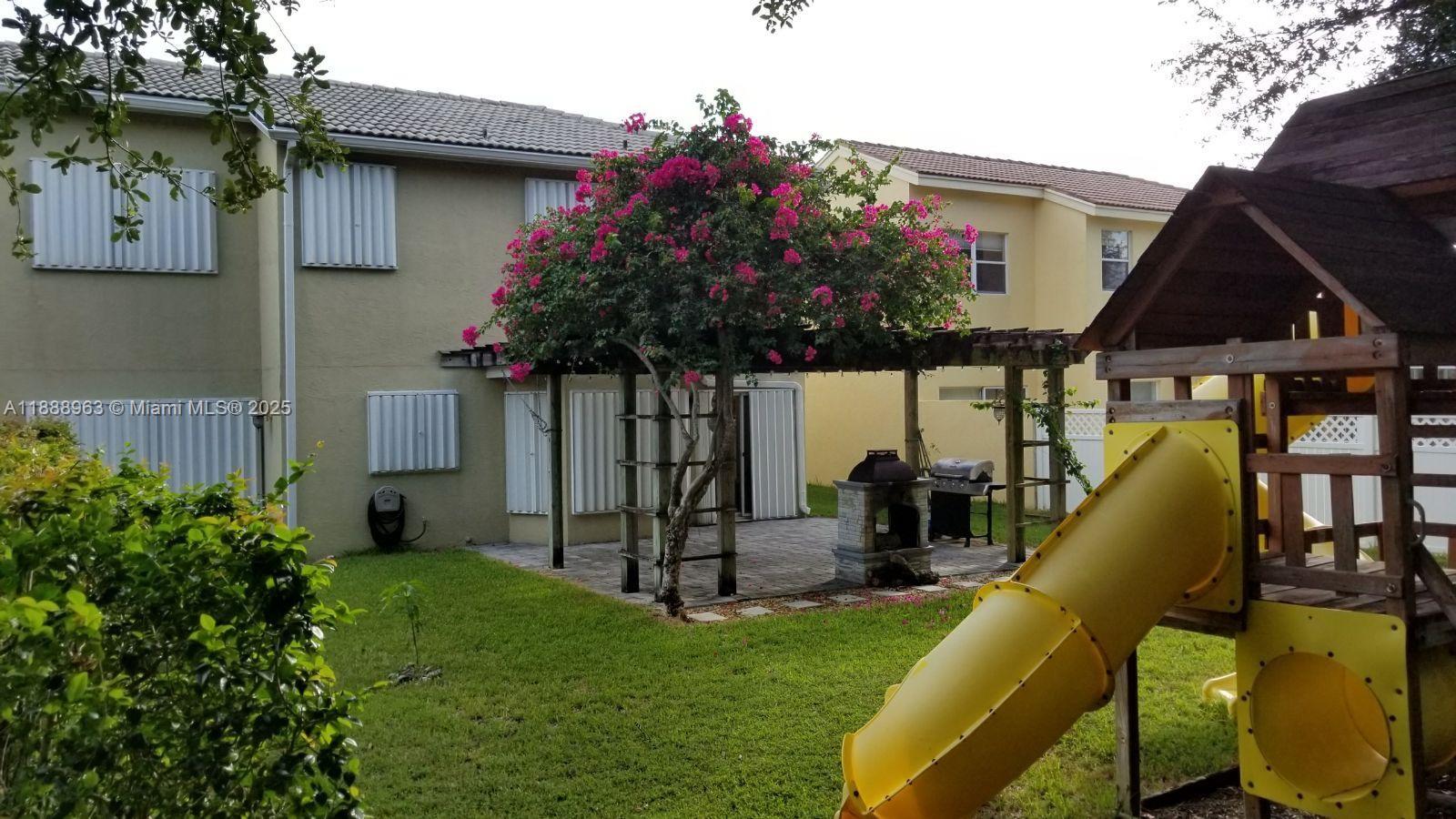 LAKES AT BOCA RATON PAR E - Residential Lease