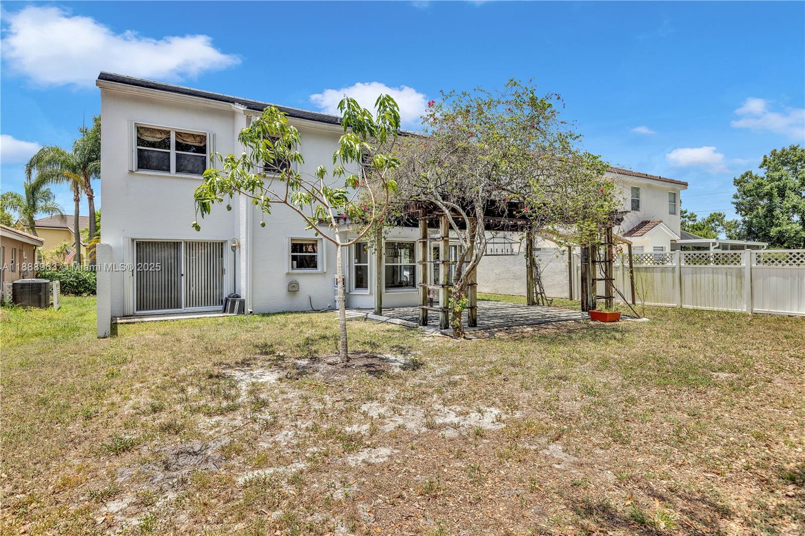 LAKES AT BOCA RATON PAR E - Residential Lease