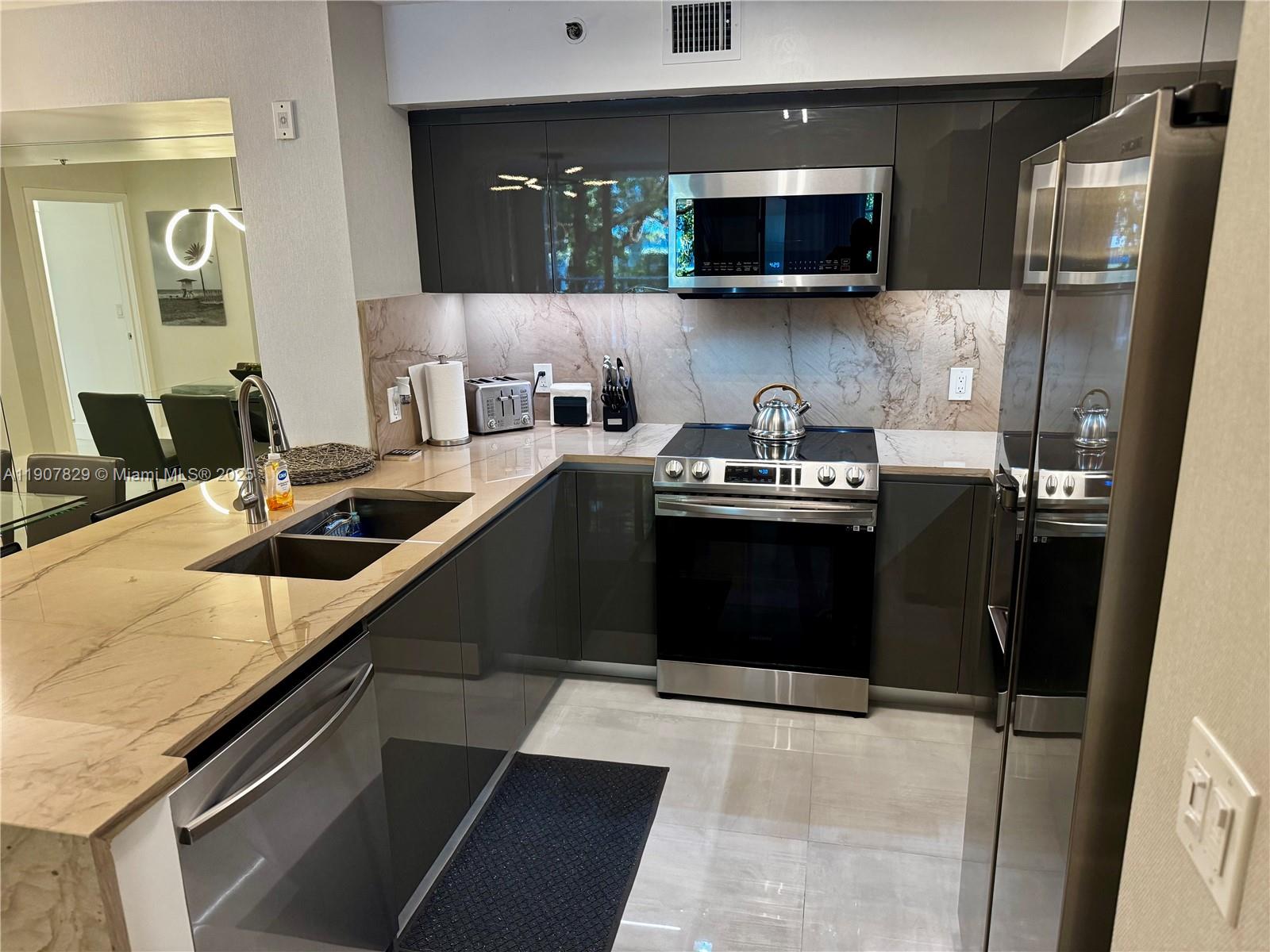 19555 E Country Club Dr 8304