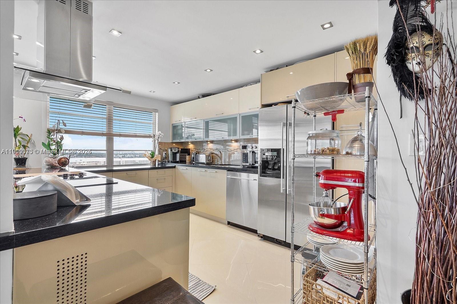 ADMIRALS PORT CONDO WEST - Residential