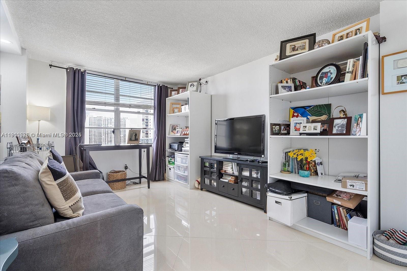 ADMIRALS PORT CONDO WEST - Residential