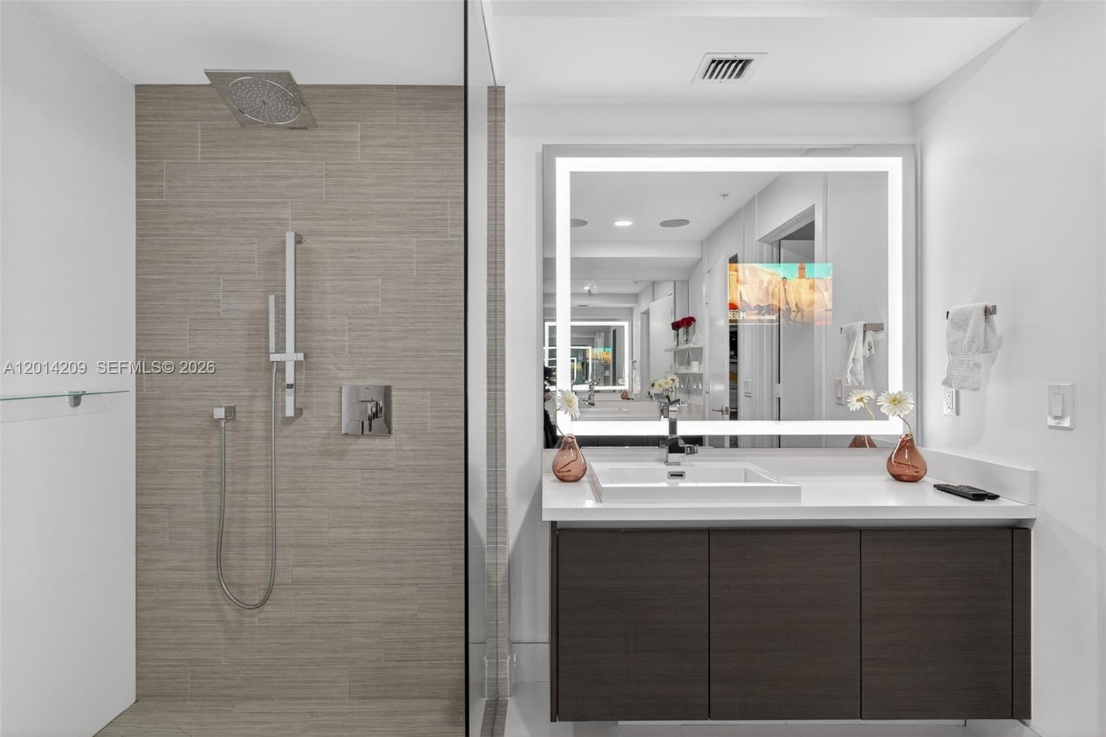 PARQUE TOWERS CONDO - Residential