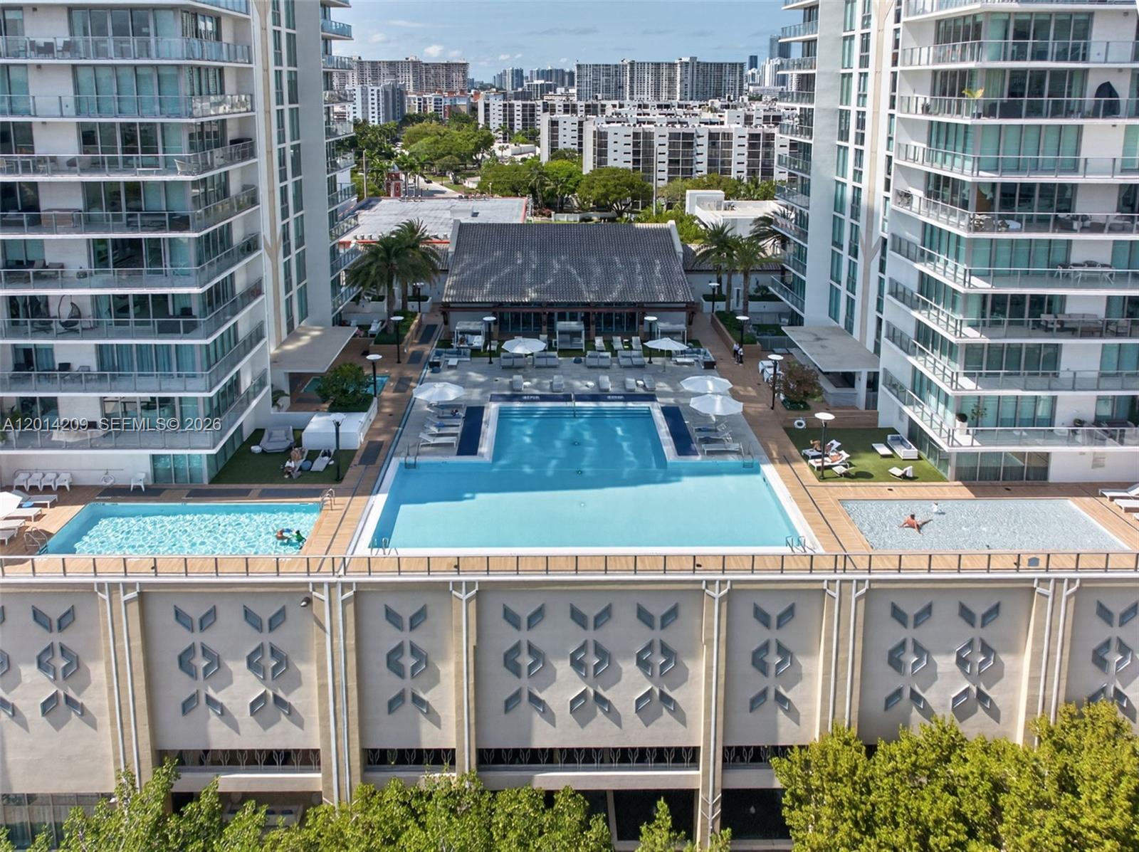 PARQUE TOWERS CONDO - Residential