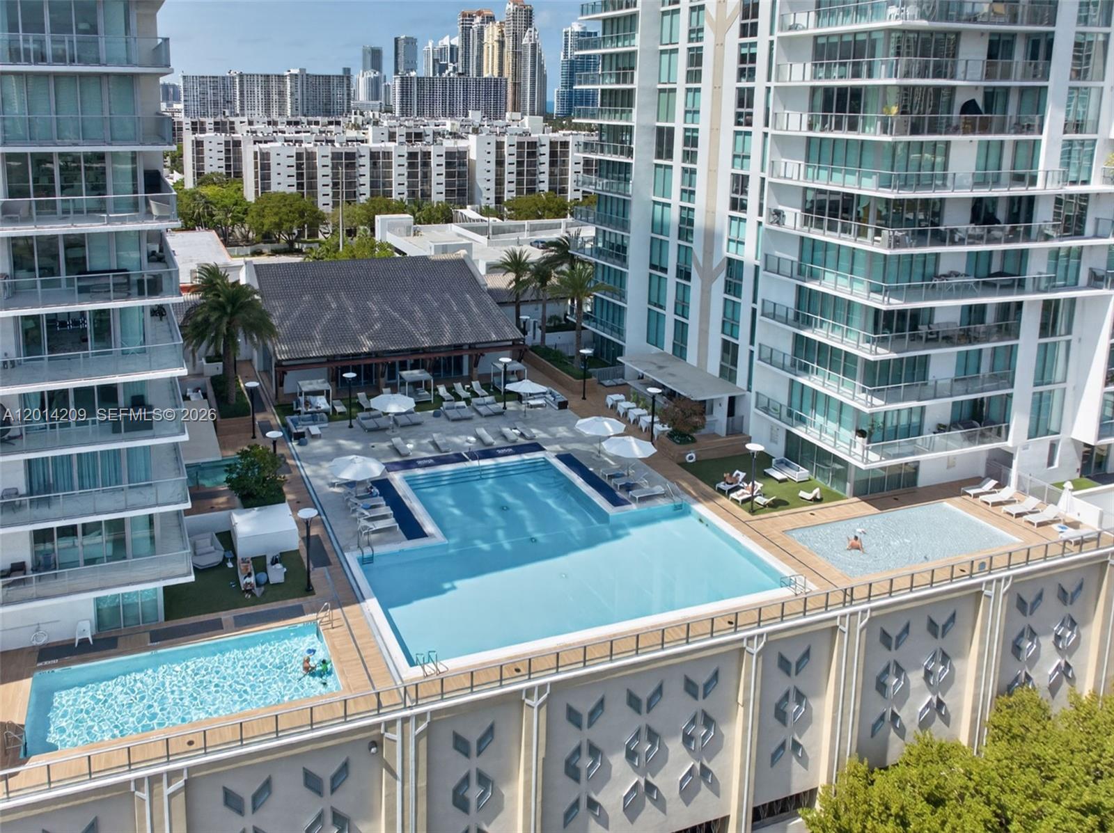 PARQUE TOWERS CONDO - Residential