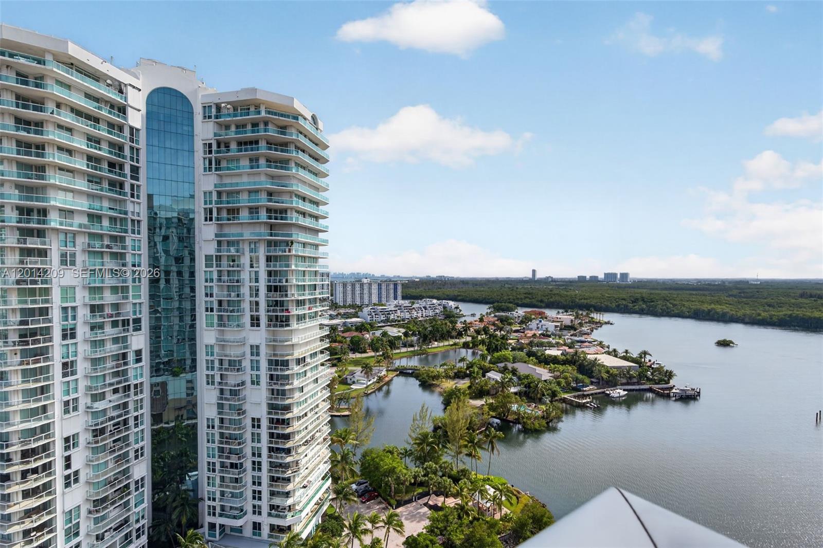 PARQUE TOWERS CONDO - Residential