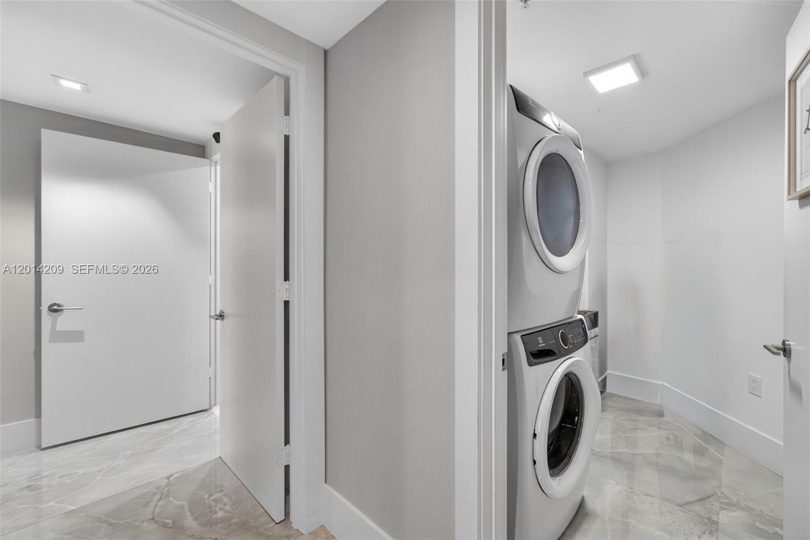 PARQUE TOWERS CONDO - Residential