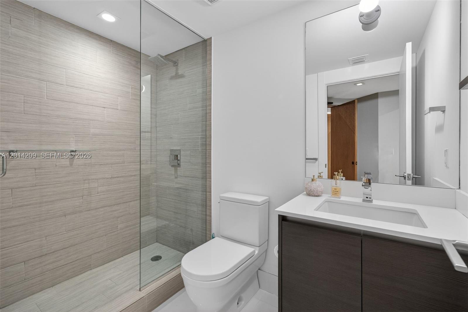 PARQUE TOWERS CONDO - Residential