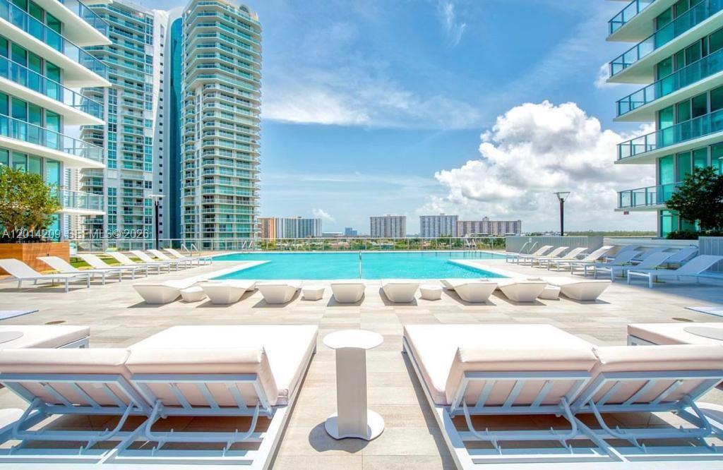 PARQUE TOWERS CONDO - Residential
