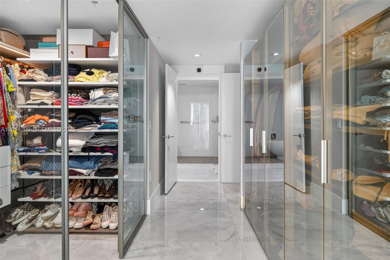 PARQUE TOWERS CONDO - Residential