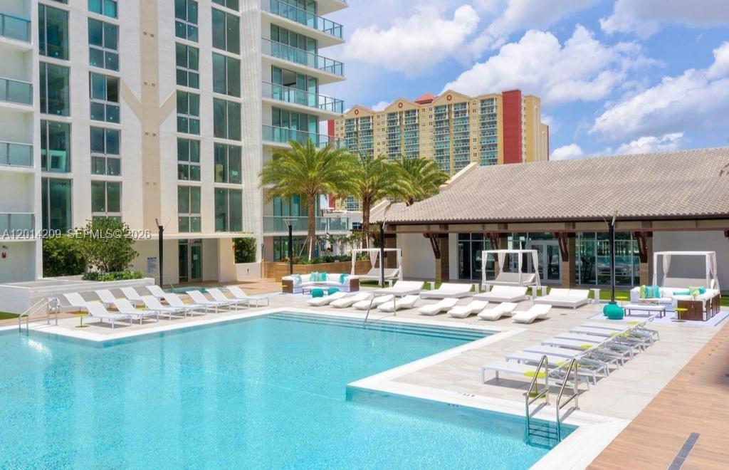 PARQUE TOWERS CONDO - Residential