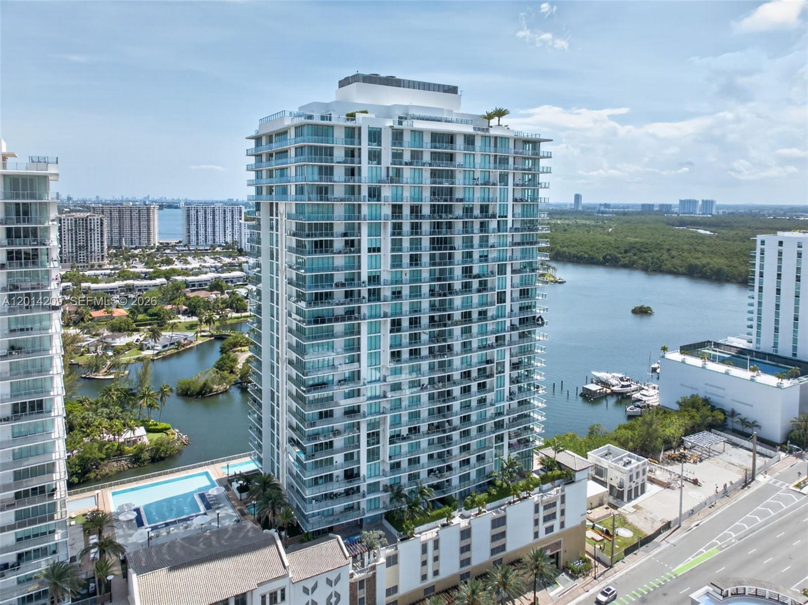 PARQUE TOWERS CONDO - Residential