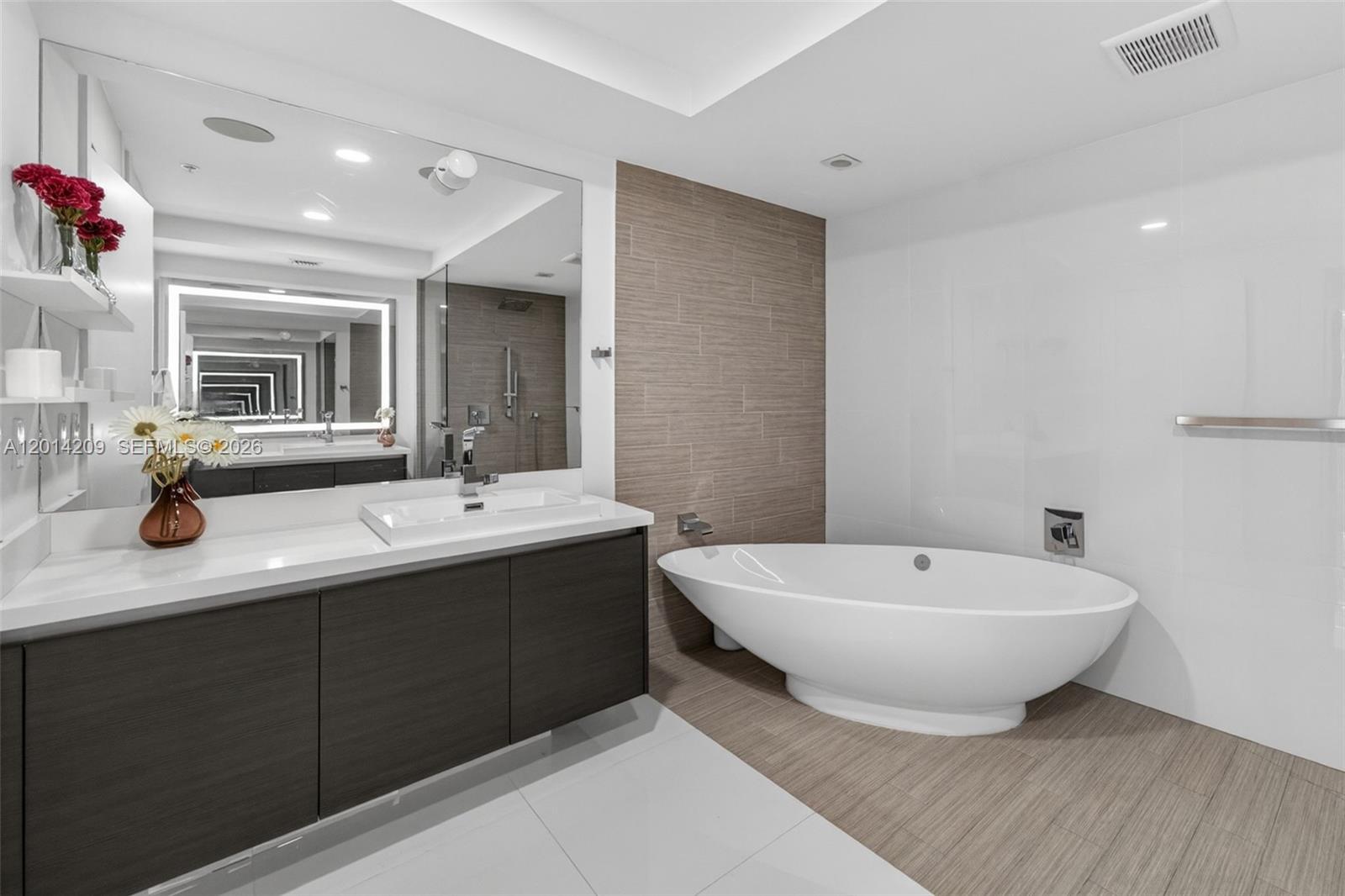 PARQUE TOWERS CONDO - Residential