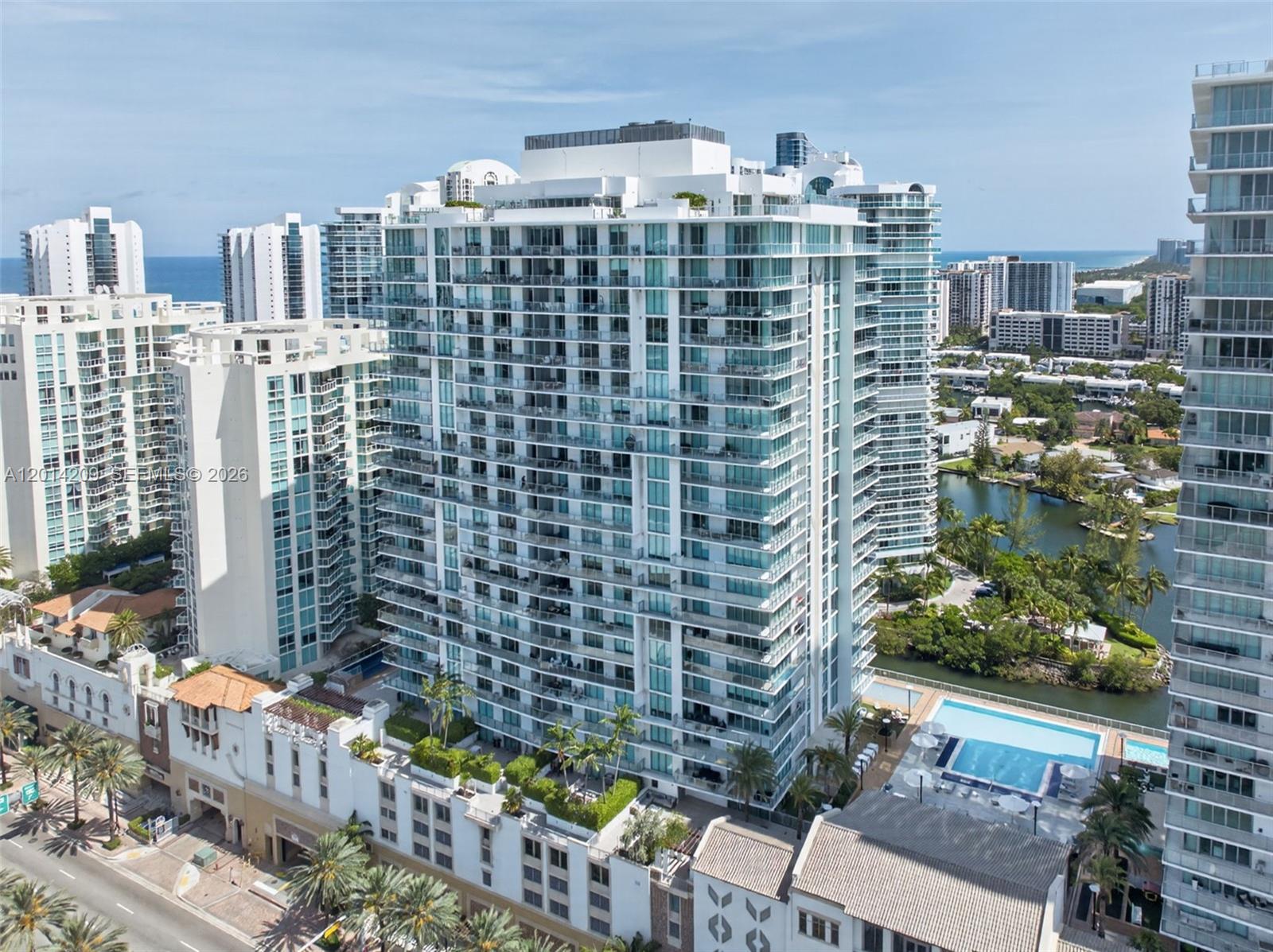 PARQUE TOWERS CONDO - Residential
