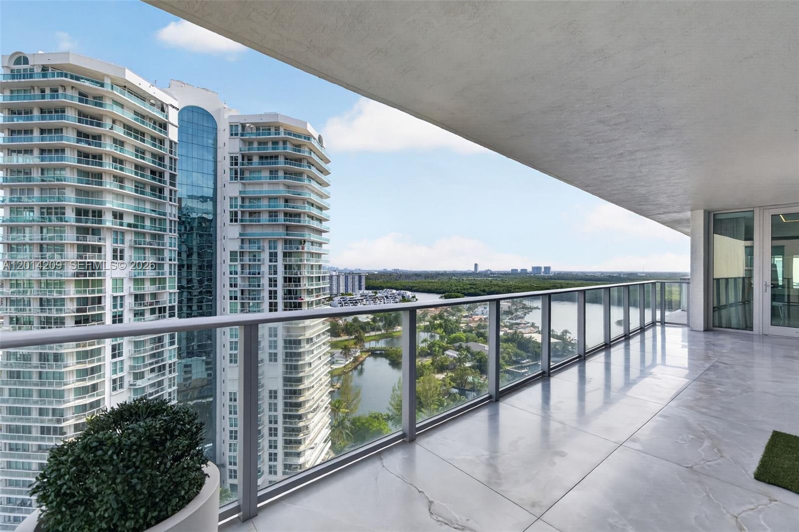 PARQUE TOWERS CONDO - Residential