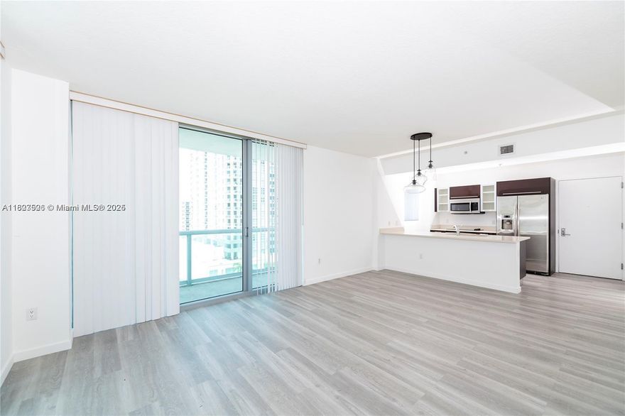 Enjoy the best of Miami living in this bright and spacious 2-bedroom, 2-bathroom corner unit located in the heart of Edgewater. This beautiful apartment features a large wraparound balcony with stunning views, oversized closets, and in-unit laundry for your convenience.
The building offers 24-hour front desk service, a fully equipped gym, and a recreation room perfect for hosting gatherings or parties. One assigned parking space is included, and the building is pet-friendly.
Furniture is negotiable if desired—otherwise, the unit will be delivered unfurnished.
Just minutes from Wynwood, Downtown, Midtown, and the Design District, this apartment is located in a prime area with easy access to shops, restaurants, and public transportation.
