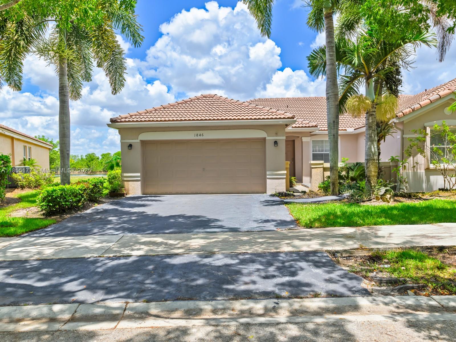 Waterfront Villa in Savanna, Weston – 3 Bed / 2 Bath /2 car garage / oversized lot.
Live the Florida lifestyle in this beautiful waterfront villa located in the sought-after gated community of Savanna. This 3-bedroom, 2-bath home features a split floor plan and an open, airy layout filled with natural light. Enjoy tile and laminated flooring throughout, a modern kitchen with stainless steel appliances, and spacious living areas perfect for entertaining. Step out to your private porch to barbecue or unwind while taking in serene lake views and stunning sunsets. Resort-style community amenities include pools, a clubhouse, playgrounds, and more. Pet friendly community.
