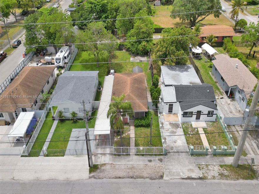 Nice Beautiful 3 Bed 1 Bath, one story home in the heart of Miami. This property has a newly ROOF & remodeled kitchen alone newly tile flooring, with nice, beautiful granite countertops, stainless steel appliances, this house has great investment potential.