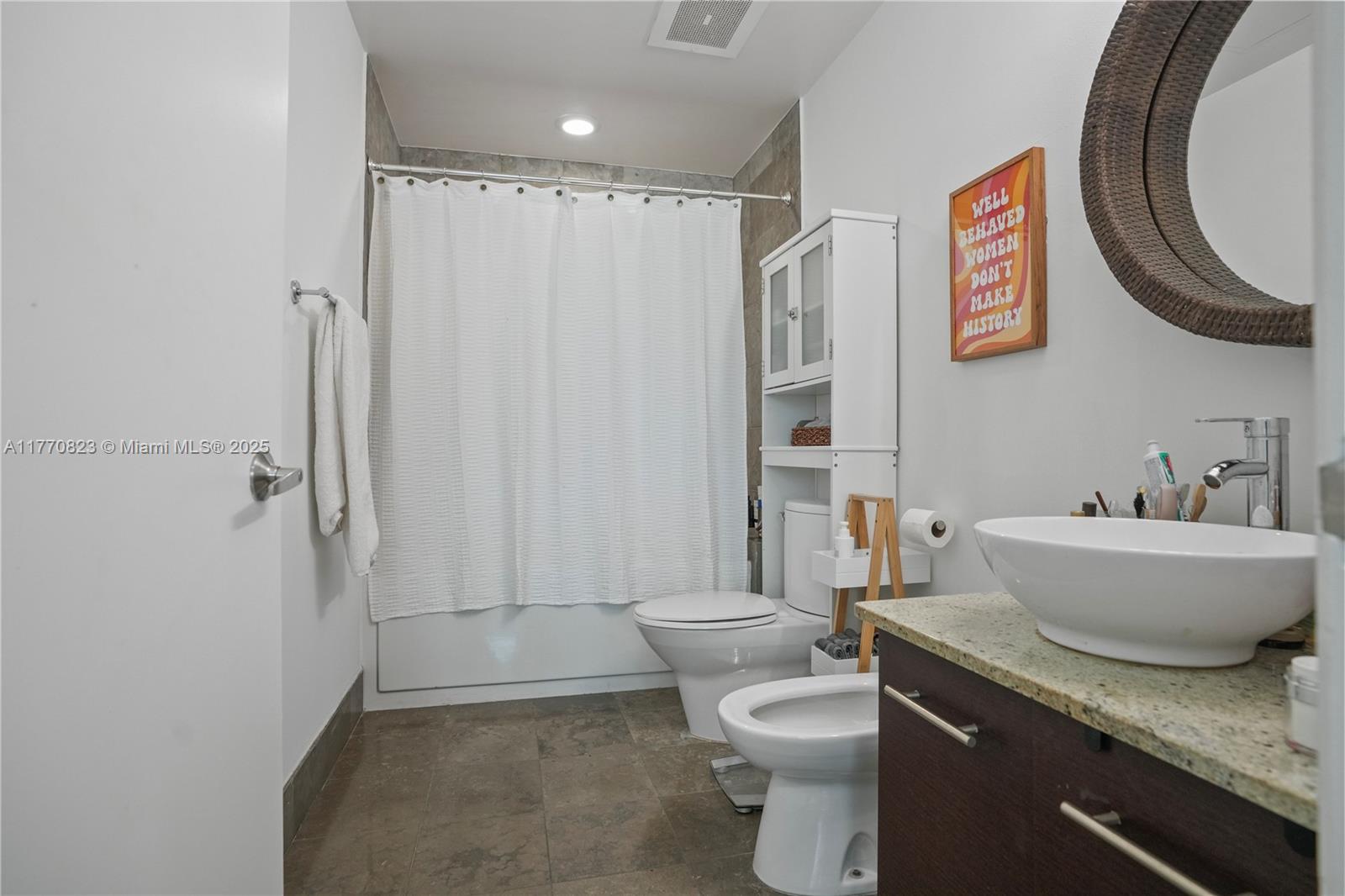 UPTOWN MARINA LOFTS CONDO - Residential