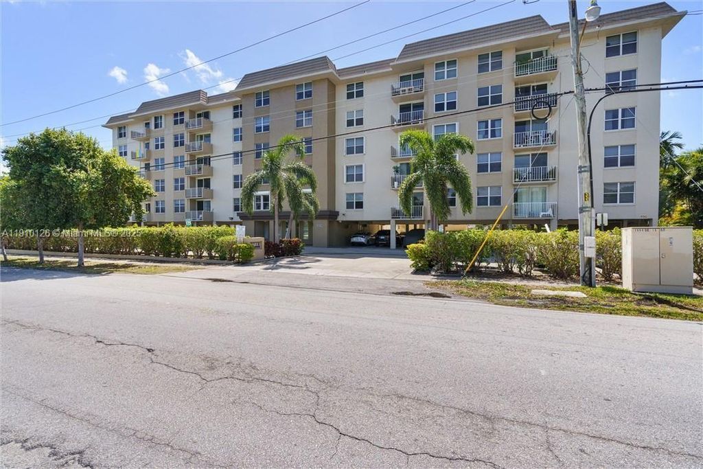 Photo of 1050 SE 15th St #203, Fort Lauderdale, FL 33316 (MLS # A11910126)