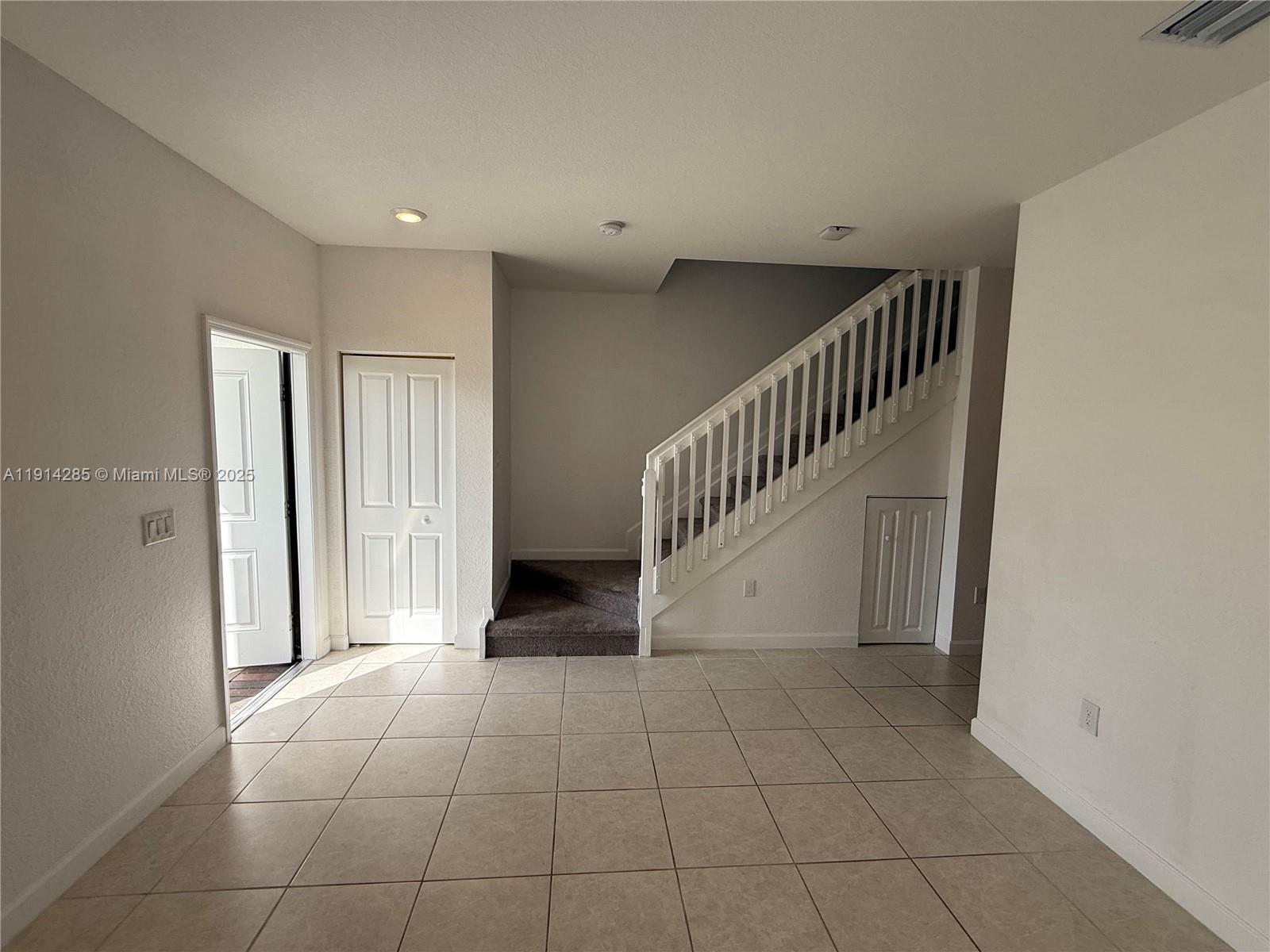 VIA VENTURA NEIGHBORHOOD - Residential Lease