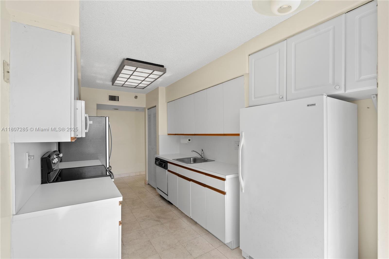 MYSTIC POINTE CONDO NO TW - Residential