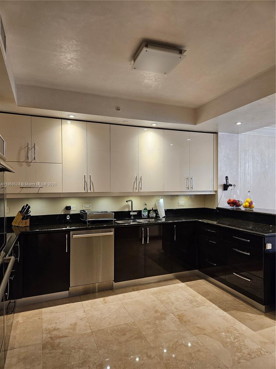 THE PENINSULA CONDO - Residential Lease