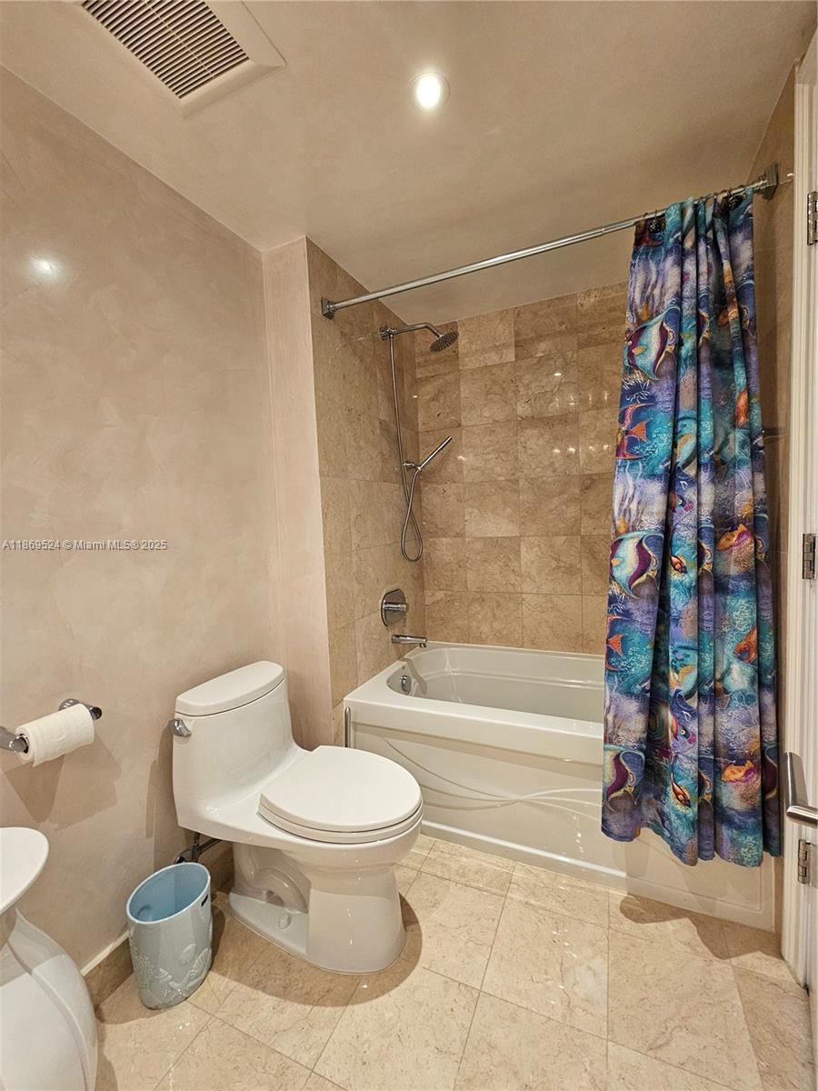 THE PENINSULA CONDO - Residential Lease