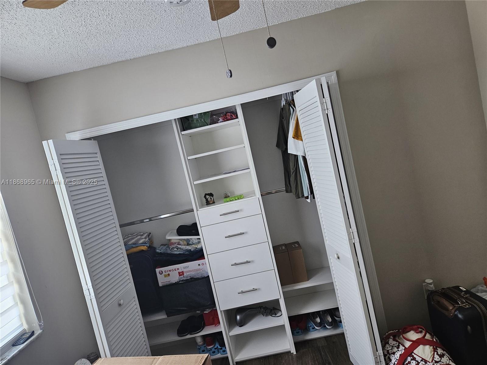 KENDALE LAKES NORTH SEC 9 - Residential