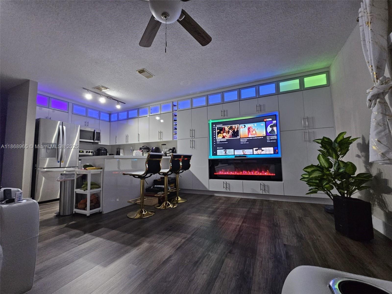 KENDALE LAKES NORTH SEC 9 - Residential