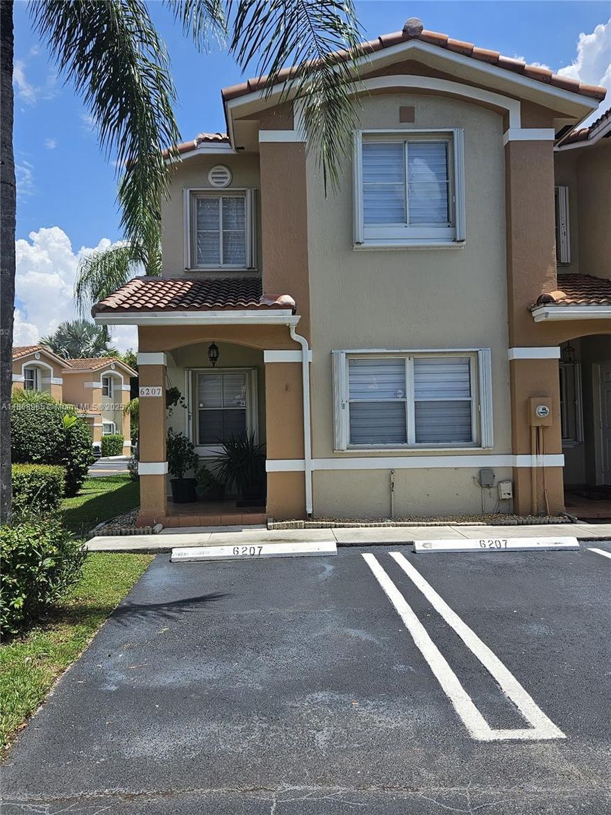 LOW MONTHLU  ASSOC FEE $ 75 only  !!  2 assigned Parking spaces and one Visitors. 3 cars allows. Unique opportunity !! Corner Unit !! This Renovated Home combines modern style and comfort in every detail. Enjoy bright spaces and perfect layout for your lifestyle. Walking distance to Shopping Center, new kitchen and bathrooms. Low Maintenance Fee only $ 75 monthly. Year roof 2023. Patio wth  New Terrace, new washer and dryer, new appliances. Easy to show and ready to move in. Two assigned parking spaces plus a lot of Guests spaces around the corner. New A/C. Walking distance to Parks and Shopping centers. New AC, new Roof, New floor and New Appliances.