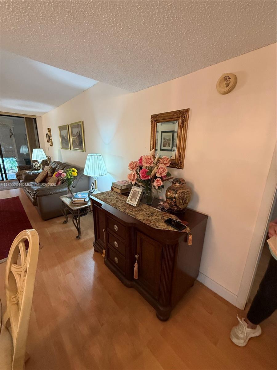 BUILDING 1A OF COUNTRY CL - Residential