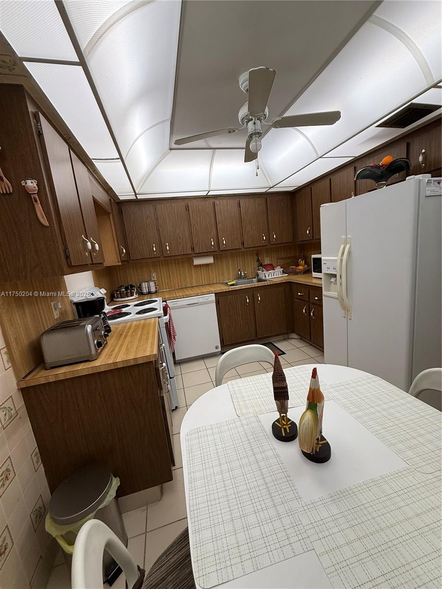 BUILDING 1A OF COUNTRY CL - Residential