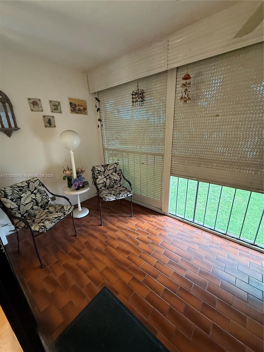 BUILDING 1A OF COUNTRY CL - Residential