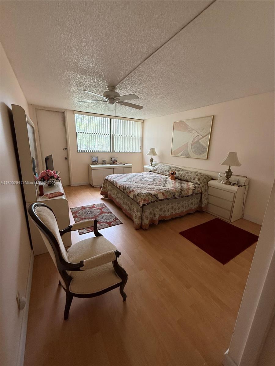 BUILDING 1A OF COUNTRY CL - Residential