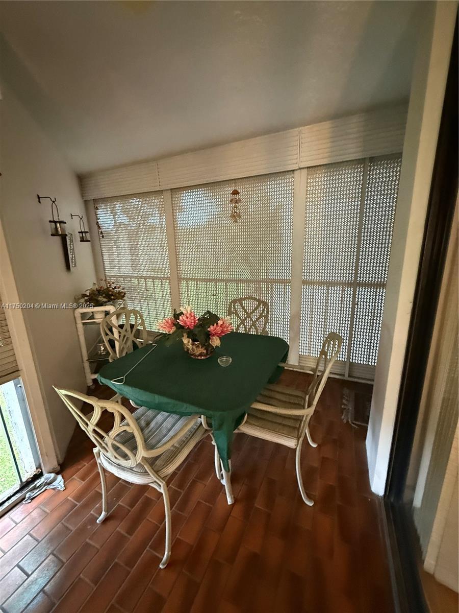 BUILDING 1A OF COUNTRY CL - Residential