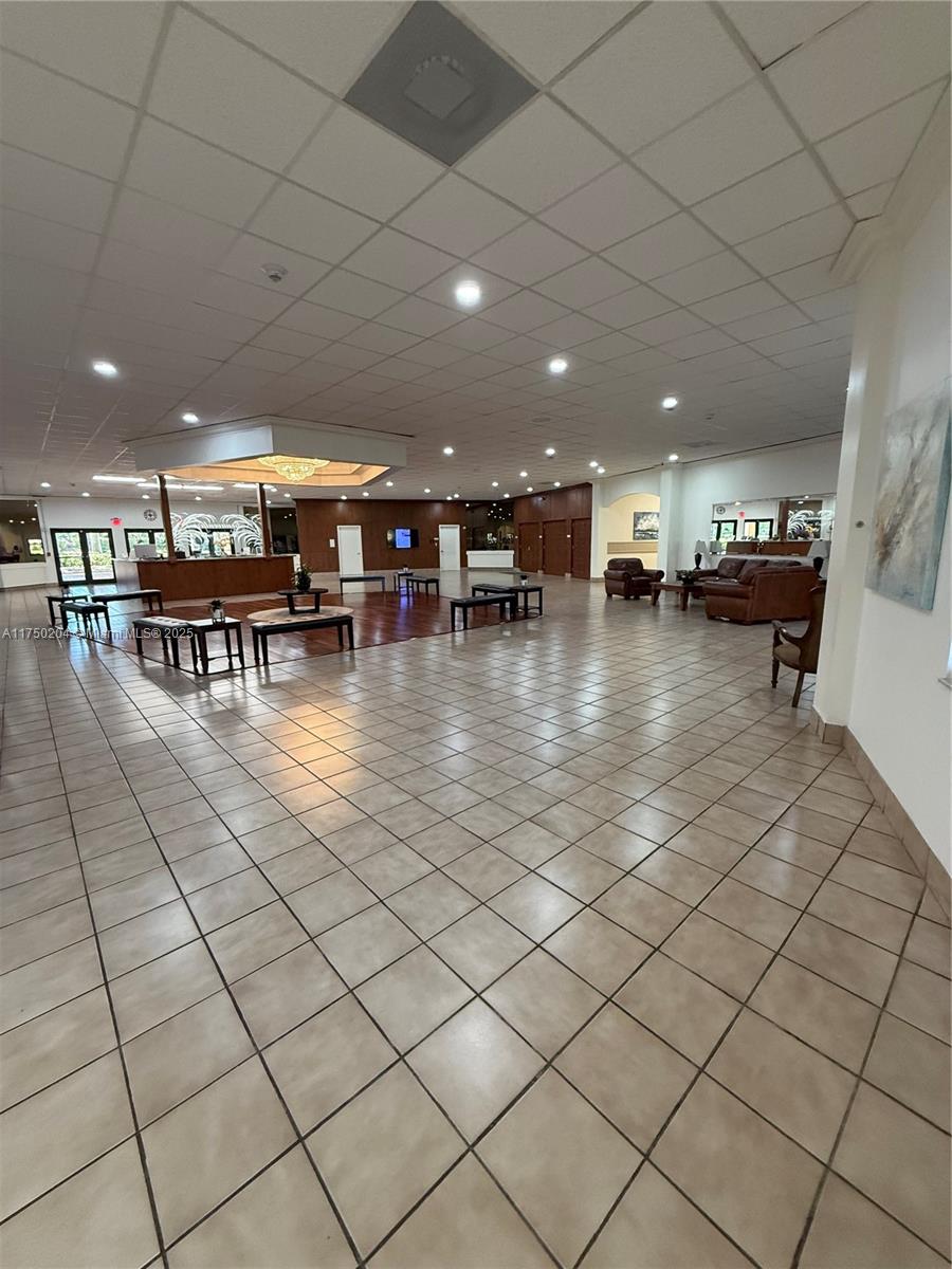 BUILDING 1A OF COUNTRY CL - Residential