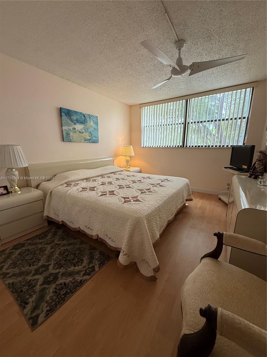 BUILDING 1A OF COUNTRY CL - Residential