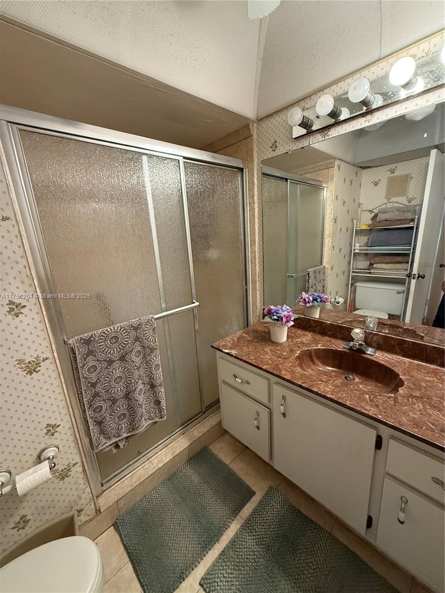 BUILDING 1A OF COUNTRY CL - Residential