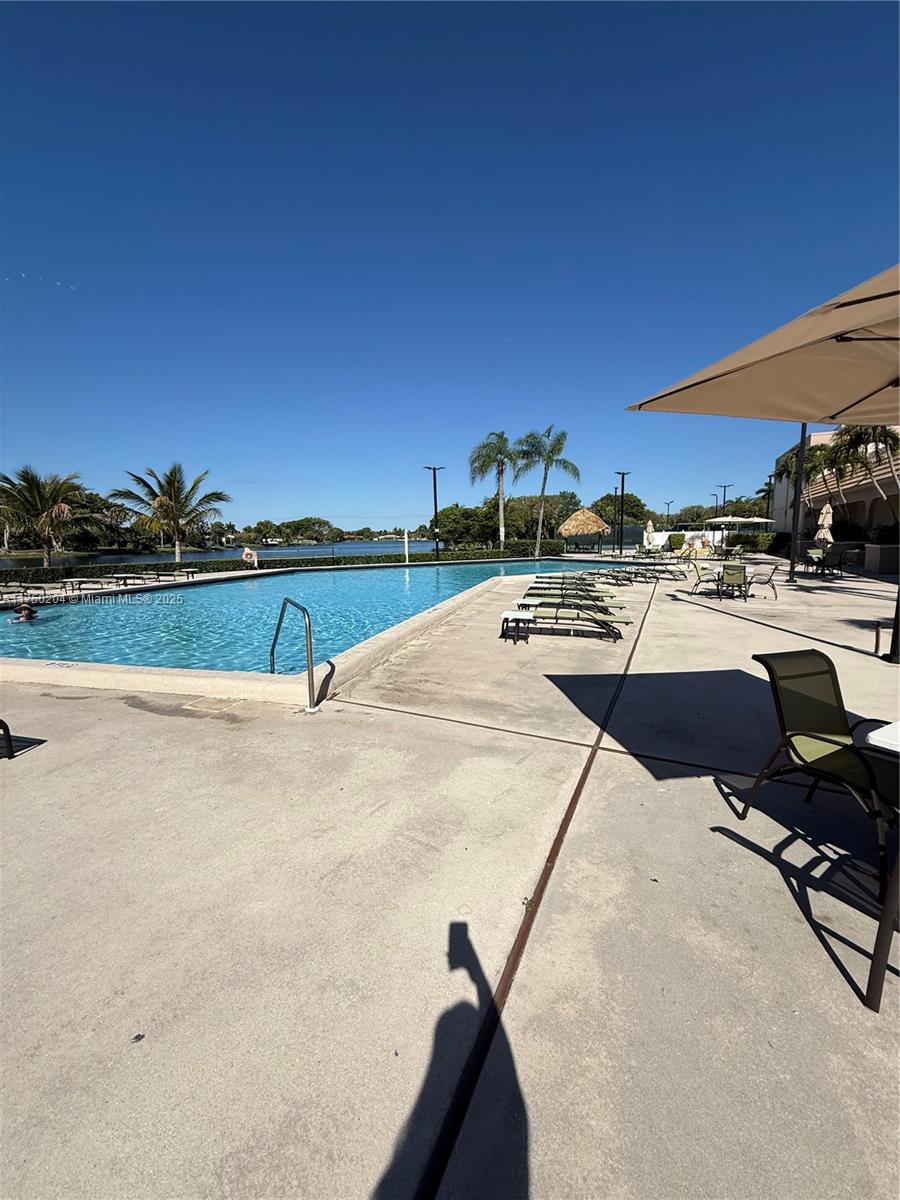 BUILDING 1A OF COUNTRY CL - Residential