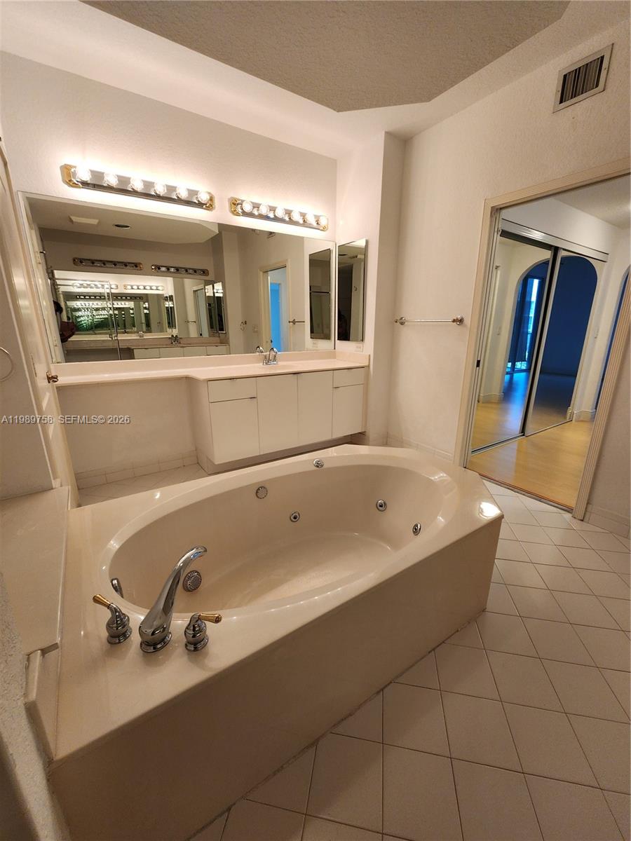 CAPTIVA CONDO E - Residential