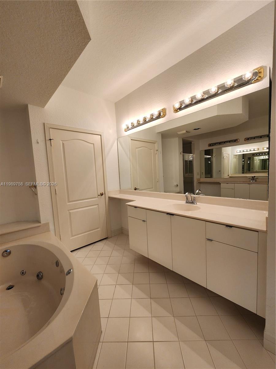 CAPTIVA CONDO E - Residential