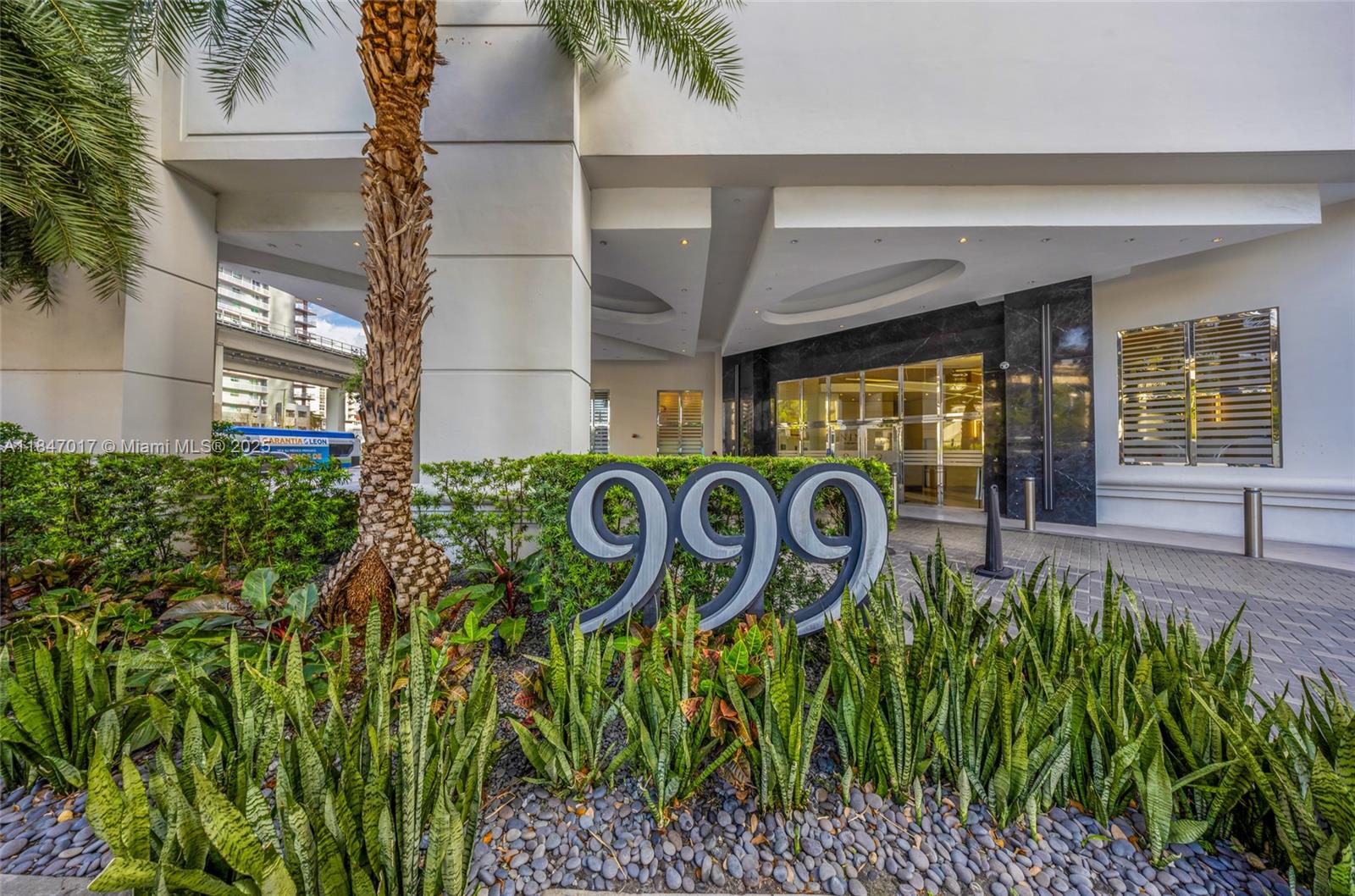 NINE AT MARY BRICKELL - Residential