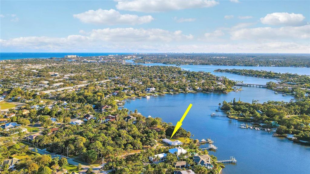 Photo of 19655 Riverside Dr, Jupiter, FL 33469 (MLS # A11961733)