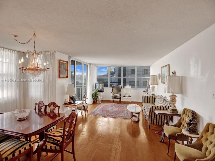 Largest and Spacious 2 Bd/ 2 Ba - 1605 sf Corner Unit With Large Living Area And Tons Of Natural Light!  Completely Updated Kitchen W/ Granite Counters. Huge Master Suite W/ Large Walk In Closet. Brand New AC Unit! 5 Star Amenities, Incl. 2 Pools, Tennis, Sauna, Gym, Valet, 24hr Security, Guard Gate, Card & Party Rooms, Beauty Salon, Convenience Store, And Marina On Site!