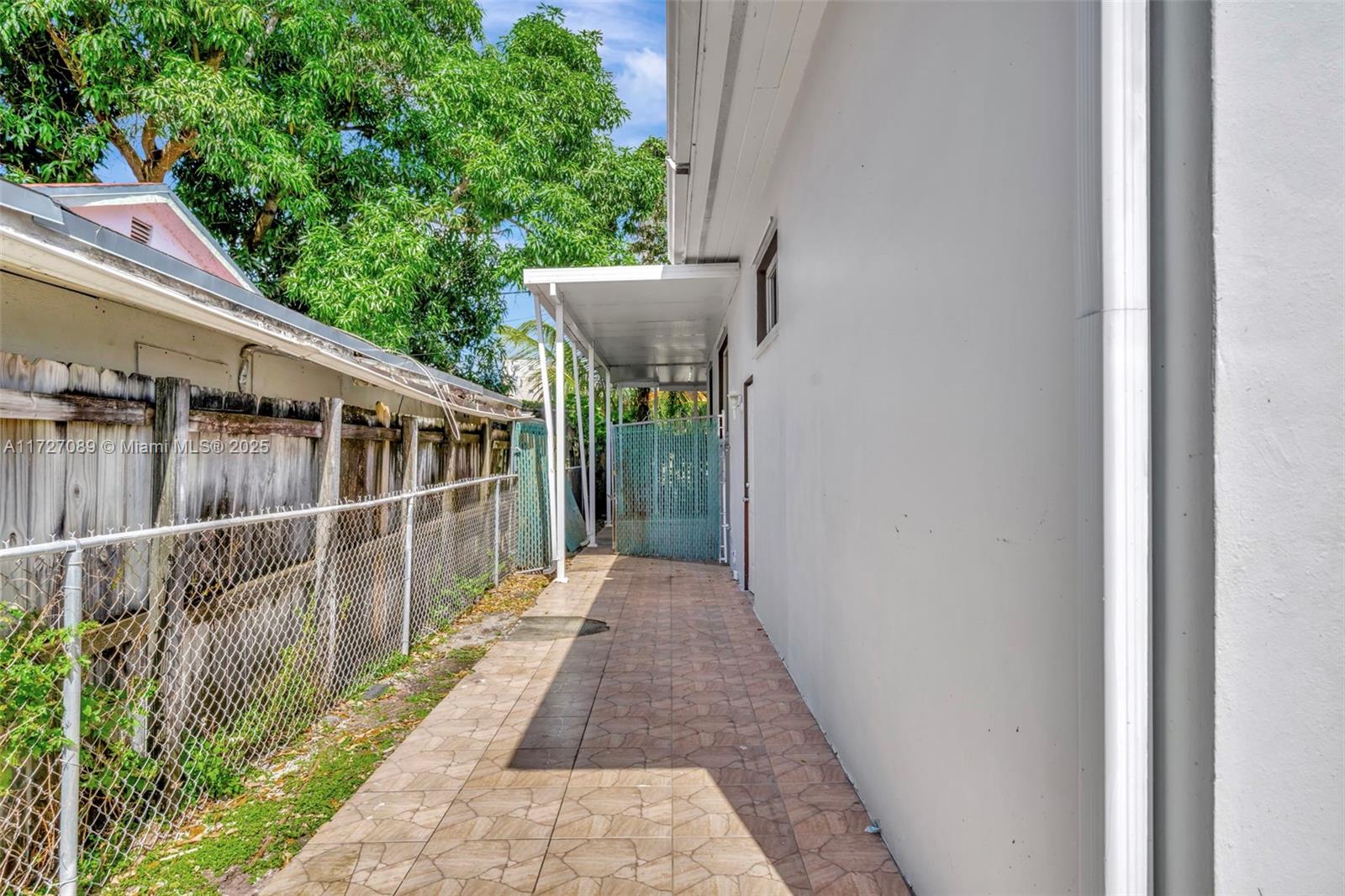 AMND MIAMI SUBURBAN ACRES - Residential
