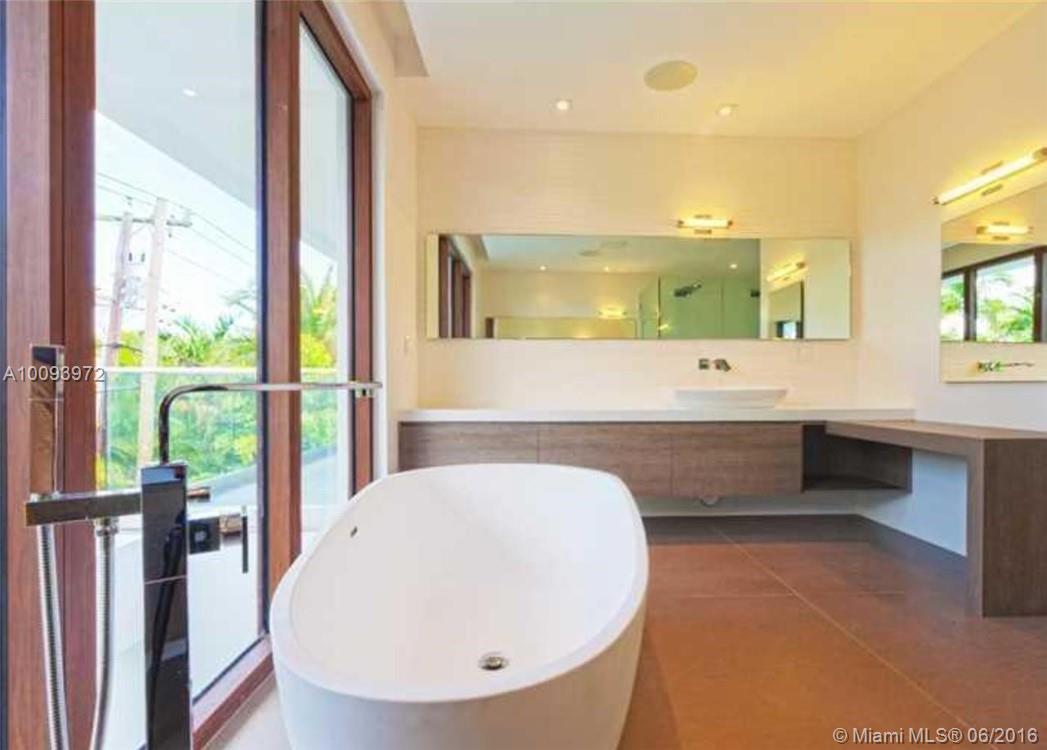 Tropical Isle Homes - Residential