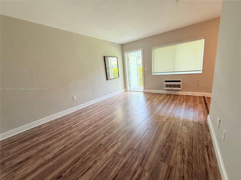 9270 E Bay Harbor Dr 9A Bay Harbor Islands FL 33154